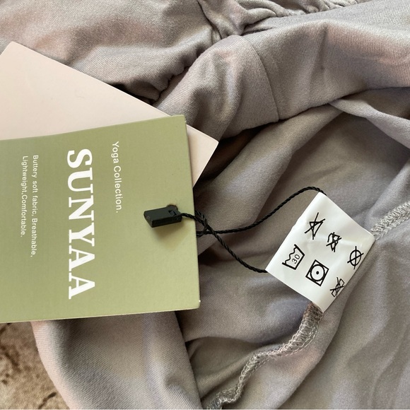 NWT SUNYAA light gray,wide leg,VCross high waist tummy control Yoga pant size L. - Picture 10 of 11